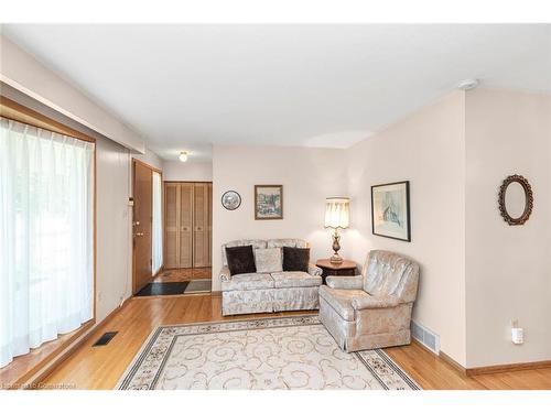 14 Calvert Avenue, Hamilton, ON - Indoor Photo Showing Living Room