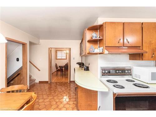 14 Calvert Avenue, Hamilton, ON - Indoor Photo Showing Kitchen