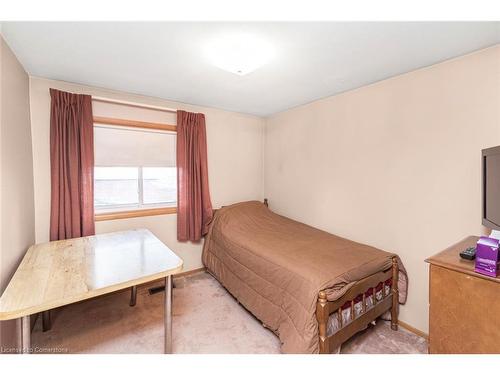 14 Calvert Avenue, Hamilton, ON - Indoor Photo Showing Bedroom