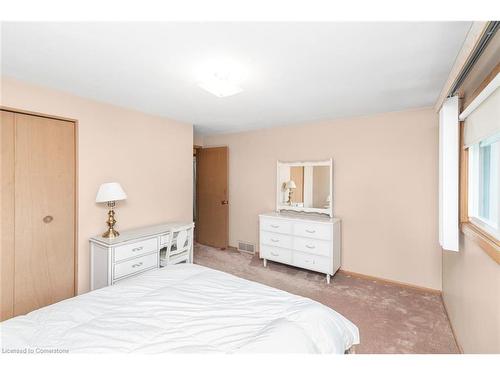 14 Calvert Avenue, Hamilton, ON - Indoor Photo Showing Bedroom