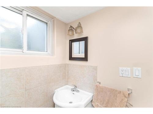 14 Calvert Avenue, Hamilton, ON - Indoor Photo Showing Bathroom