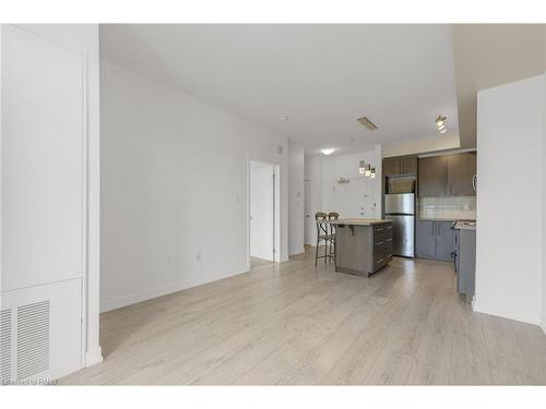 209-520 North Service Road, Grimsby, ON - Indoor Photo Showing Kitchen