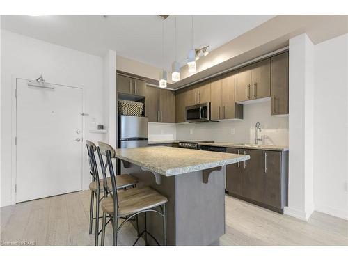 209-520 North Service Road, Grimsby, ON - Indoor Photo Showing Kitchen With Upgraded Kitchen