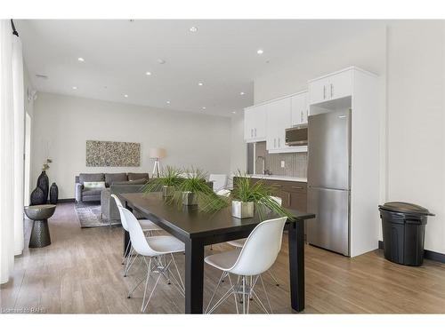 209-520 North Service Road, Grimsby, ON - Indoor Photo Showing Dining Room