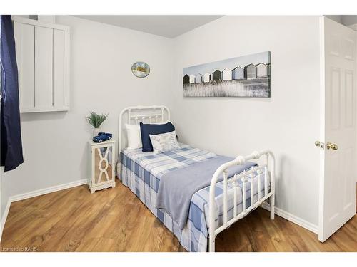 1954 Grayson Avenue, Fort Erie, ON - Indoor Photo Showing Bedroom