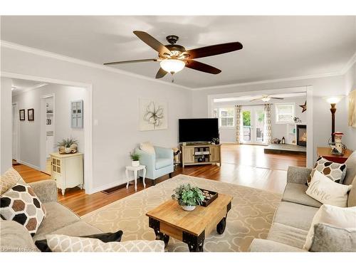 1954 Grayson Avenue, Fort Erie, ON - Indoor Photo Showing Living Room