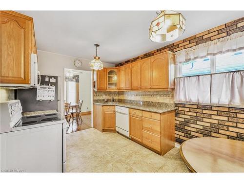 98 Billington Crescent, Hamilton, ON - Indoor Photo Showing Laundry Room