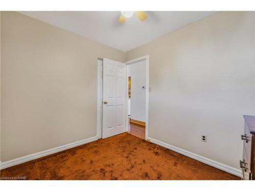 98 Billington Crescent, Hamilton, ON - Indoor Photo Showing Other Room