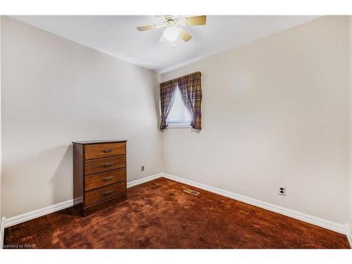 98 Billington Crescent, Hamilton, ON - Indoor Photo Showing Other Room