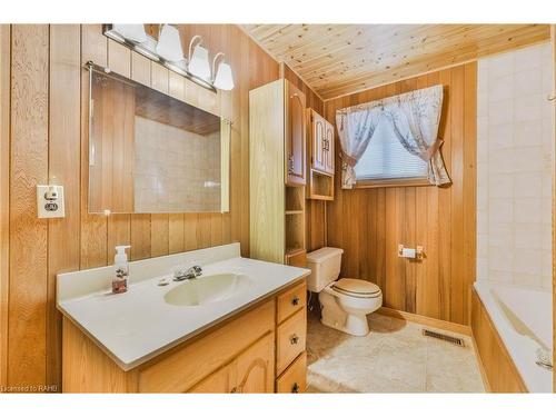 98 Billington Crescent, Hamilton, ON - Indoor Photo Showing Bathroom