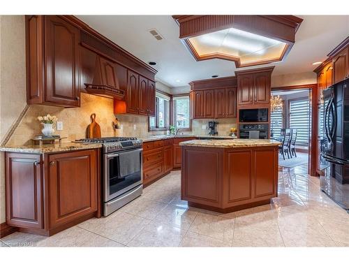 7775 St. Augustine Crescent, Niagara Falls, ON - Indoor Photo Showing Kitchen