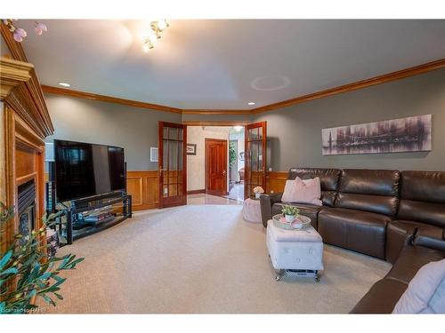 7775 St. Augustine Crescent, Niagara Falls, ON - Indoor Photo Showing Living Room