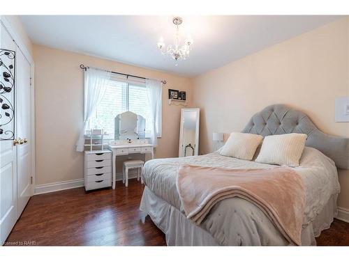 7775 St. Augustine Crescent, Niagara Falls, ON - Indoor Photo Showing Bedroom