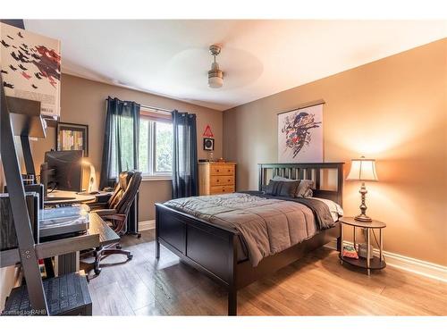 7775 St. Augustine Crescent, Niagara Falls, ON - Indoor Photo Showing Bedroom