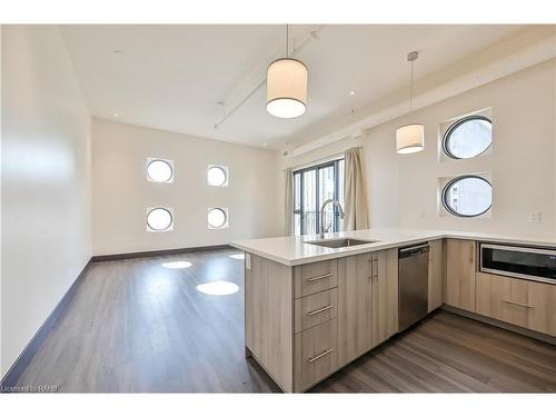 601-121 King Street E, Hamilton, ON - Indoor Photo Showing Kitchen