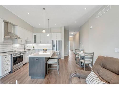 J138-25 Isherwood Avenue, Cambridge, ON - Indoor Photo Showing Kitchen With Upgraded Kitchen