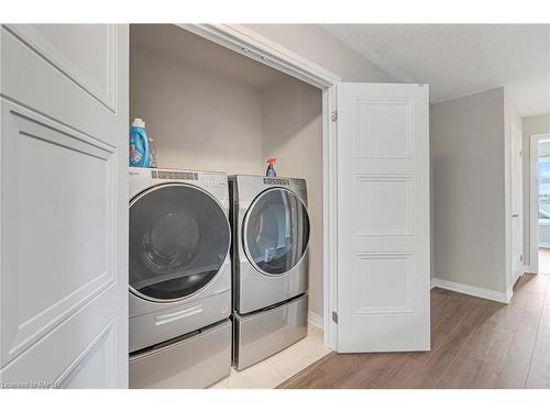 J138-25 Isherwood Avenue, Cambridge, ON - Indoor Photo Showing Laundry Room