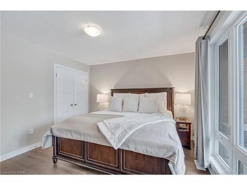 J138-25 Isherwood Avenue, Cambridge, ON - Indoor Photo Showing Bedroom