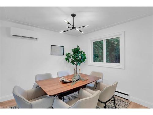 13 Delsey Street, Dundas, ON - Indoor Photo Showing Dining Room