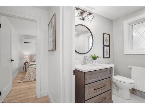 13 Delsey Street, Dundas, ON - Indoor Photo Showing Bathroom