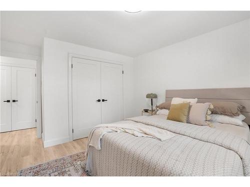 13 Delsey Street, Dundas, ON - Indoor Photo Showing Bedroom