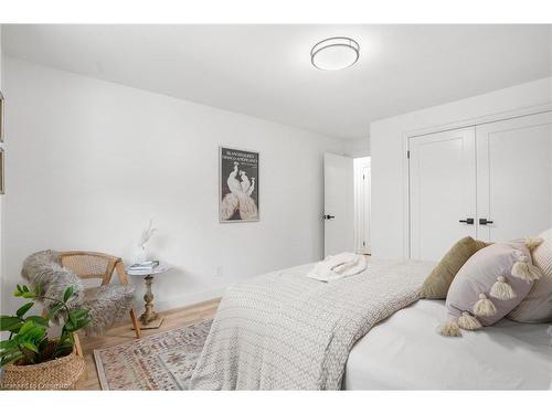 13 Delsey Street, Dundas, ON - Indoor Photo Showing Bedroom