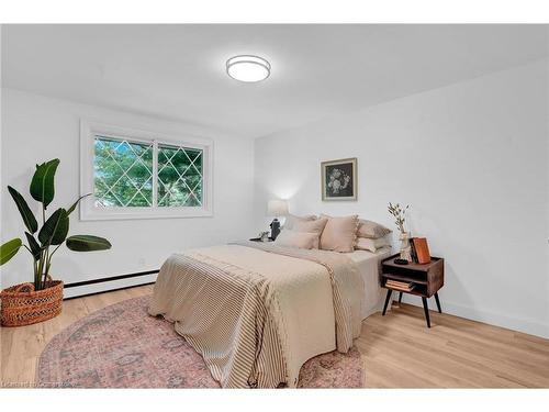 13 Delsey Street, Dundas, ON - Indoor Photo Showing Bedroom