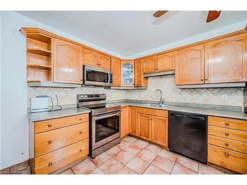 31 Kinrade Avenue, Hamilton, ON - Indoor Photo Showing Kitchen