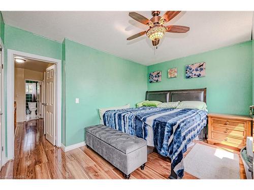 31 Kinrade Avenue, Hamilton, ON - Indoor Photo Showing Bedroom