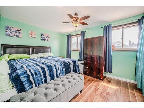 31 Kinrade Avenue, Hamilton, ON - Indoor Photo Showing Bedroom