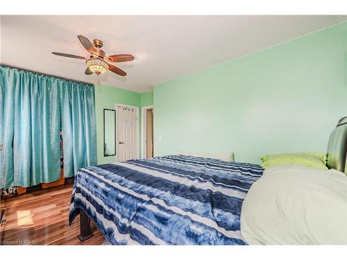 31 Kinrade Avenue, Hamilton, ON - Indoor Photo Showing Bedroom