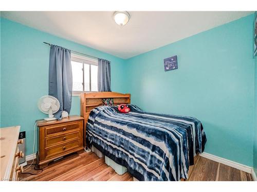 31 Kinrade Avenue, Hamilton, ON - Indoor Photo Showing Bedroom