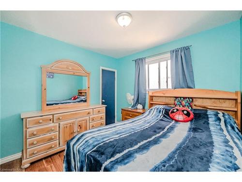 31 Kinrade Avenue, Hamilton, ON - Indoor Photo Showing Bedroom