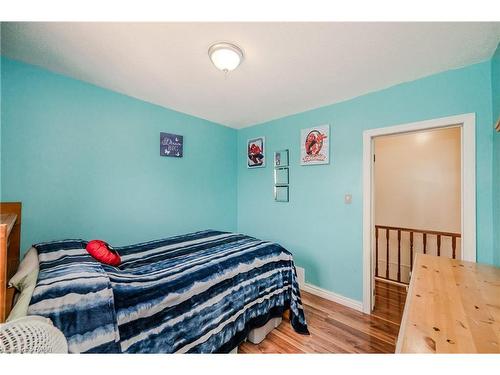 31 Kinrade Avenue, Hamilton, ON - Indoor Photo Showing Bedroom