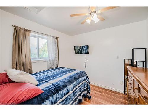 31 Kinrade Avenue, Hamilton, ON - Indoor Photo Showing Bedroom