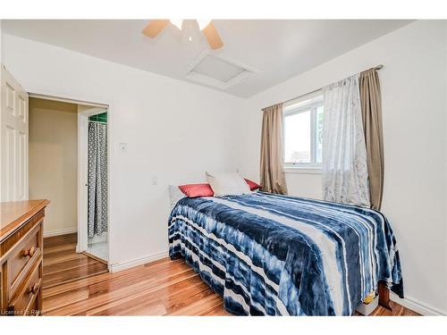 31 Kinrade Avenue, Hamilton, ON - Indoor Photo Showing Bedroom