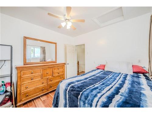 31 Kinrade Avenue, Hamilton, ON - Indoor Photo Showing Bedroom