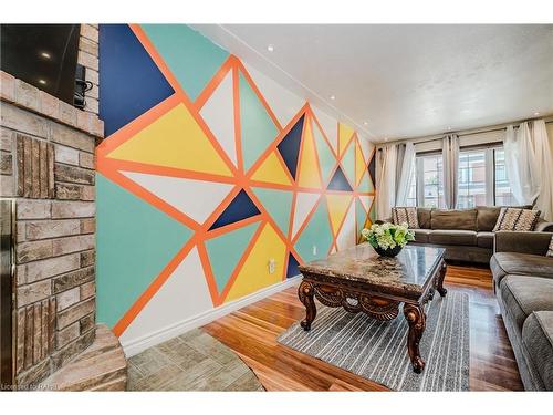 31 Kinrade Avenue, Hamilton, ON - Indoor Photo Showing Living Room