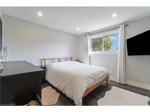 51 Camelot Drive, Hamilton, ON - Indoor Photo Showing Bedroom