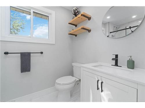 51 Camelot Drive, Hamilton, ON - Indoor Photo Showing Bathroom