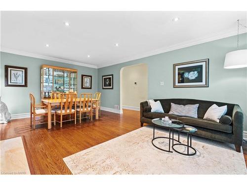 38 Parker Avenue, Ancaster, ON - Indoor Photo Showing Living Room