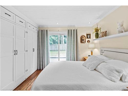 38 Parker Avenue, Ancaster, ON - Indoor Photo Showing Bedroom