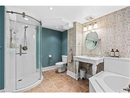 38 Parker Avenue, Ancaster, ON - Indoor Photo Showing Bathroom