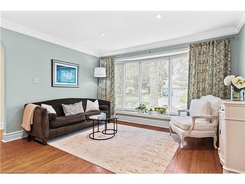 38 Parker Avenue, Ancaster, ON - Indoor Photo Showing Living Room