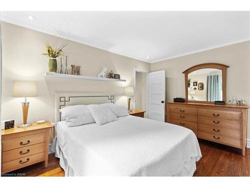 38 Parker Avenue, Ancaster, ON - Indoor Photo Showing Bedroom