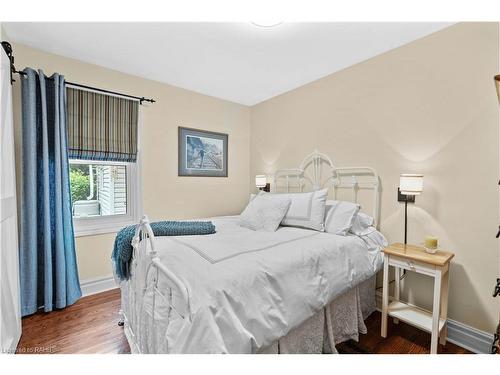 38 Parker Avenue, Ancaster, ON - Indoor Photo Showing Bedroom