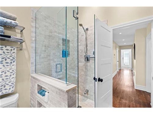 38 Parker Avenue, Ancaster, ON - Indoor Photo Showing Bathroom