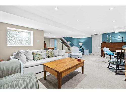 38 Parker Avenue, Ancaster, ON - Indoor Photo Showing Living Room