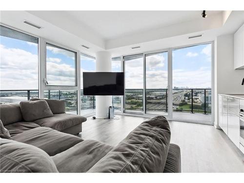 1509-36 Zorra Street, Etobicoke, ON - Indoor Photo Showing Living Room