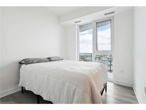 1509-36 Zorra Street, Etobicoke, ON - Indoor Photo Showing Bedroom